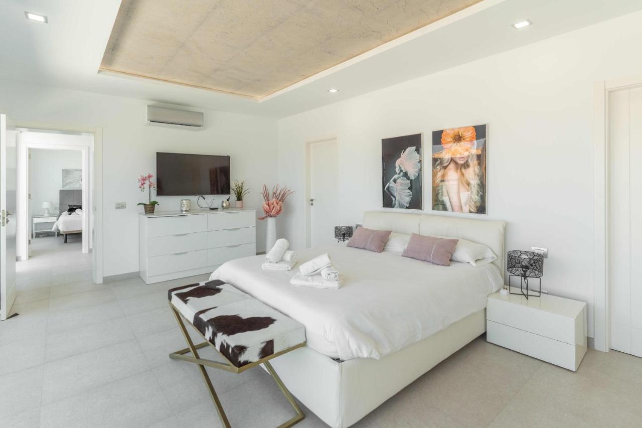 Elegante Y Moderna Villa Miami Адехе Екстериор снимка