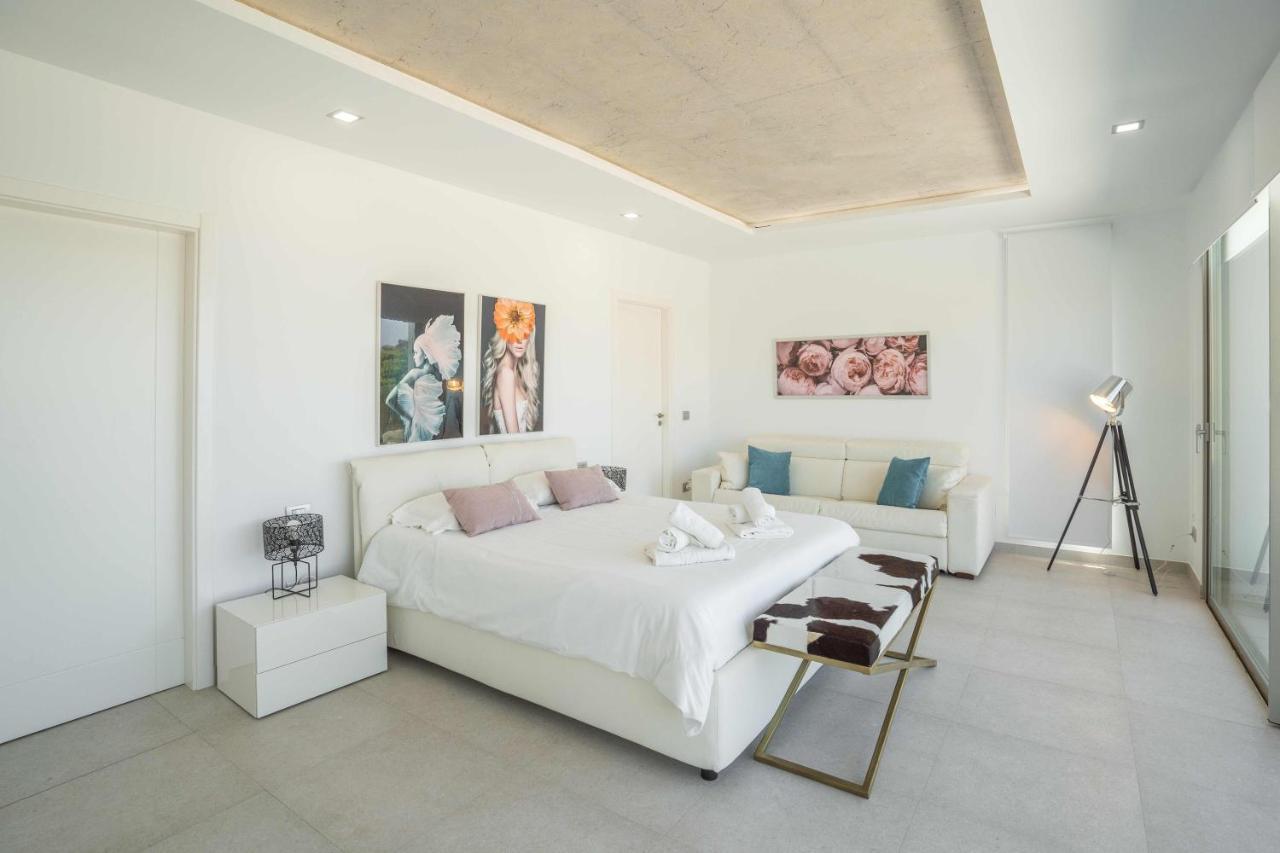 Elegante Y Moderna Villa Miami Адехе Екстериор снимка